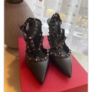 Valentino Rockstud Heels NOIR size 38.5 fits like US 8